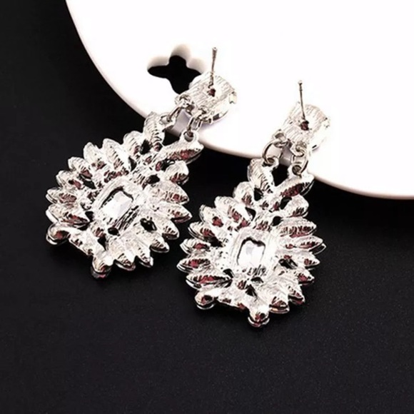 NEW💙💎BEAUTIFUL SAPPHIRE SKY BLUE RHINESTONES💎💙 - Picture 5 of 8